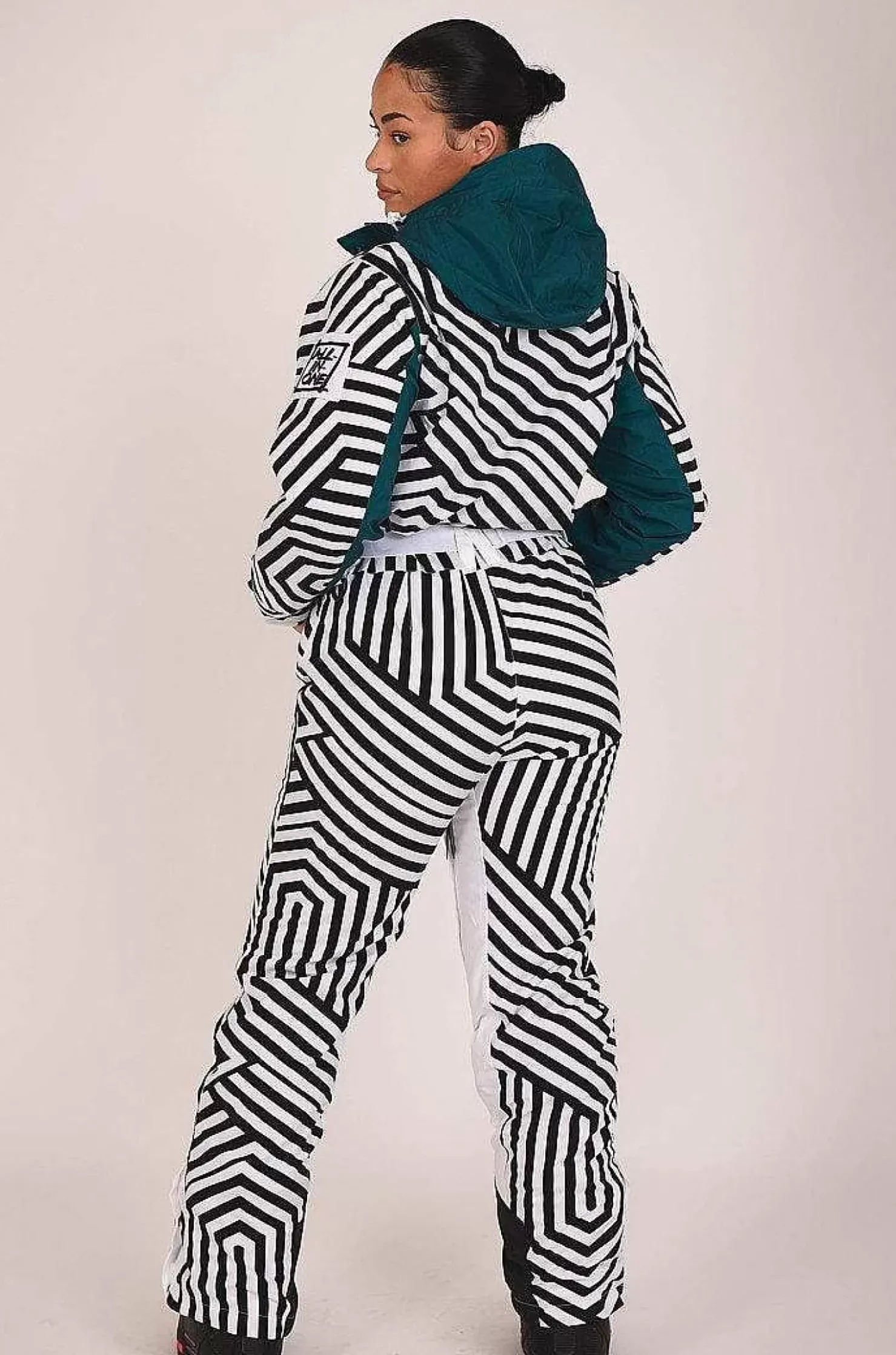 Women OOSC Ski Suits>Fall Line Black & White Curved Female Ski Suit